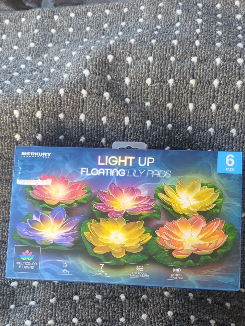 Merkury Innovations Multicolor Light-Up Floating Lily Pads (6 Pack)